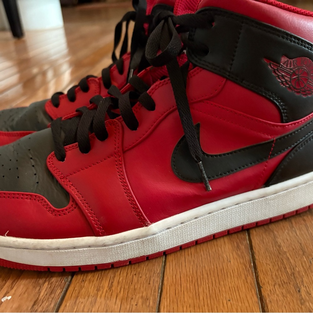 Nike Original Red and Black High-Top Jordans